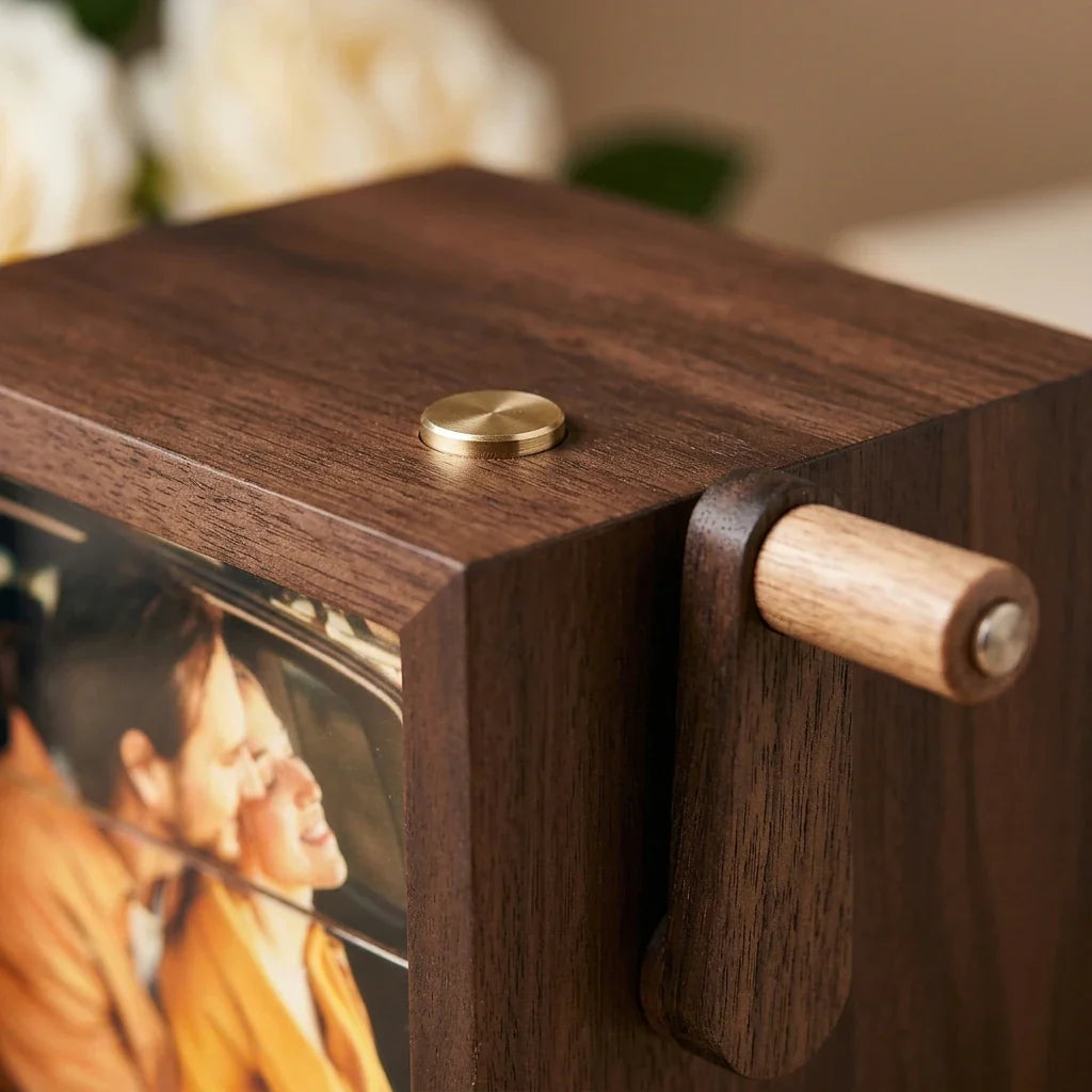 Mosun™ NostalgiaCube – Personalized Photo Showcase